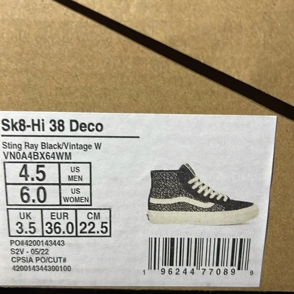 Vans WMNS Sk8-Hi 38 Deco
Sting Ray Black/Vintage White
VN0A4BX64WM
Sneakers - Picture 16 of 16